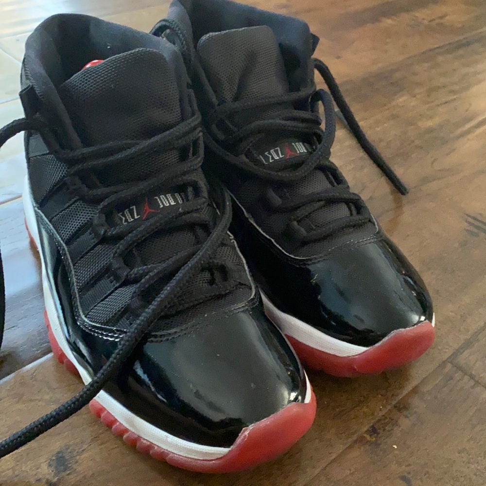 Air Jordan 11 Retro Bred size 8 women’s